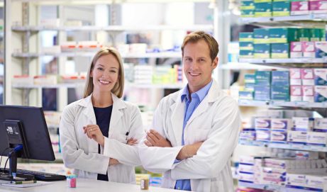 Comment les groupements d’officines influencent-ils le succès des pharmaciens titulaires ?